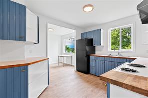 $759,000 - 1527 Peninsula Rd<br>Ucluelet, British Columbia, V0R 3A0
