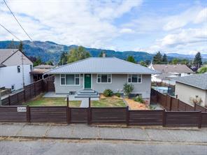 $699,900 - 2588 11th Ave<br>Port Alberni, British Columbia, V9Y 2S1