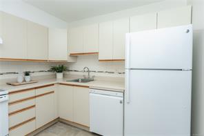 $420,000 - 6715 Dover Rd<br>Nanaimo, British Columbia, V9V 1L9