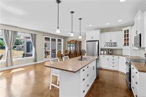 $1,350,000 - 850 Burbank Rd<br>British Columbia, V9K 1Y5