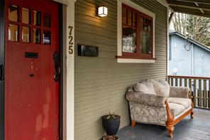 $705,000 - 725 Comox Rd<br>Nanaimo, British Columbia, V9R 3J5