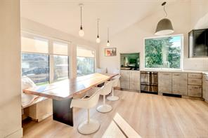 $1,595,000 - 260 Neill St<br>Tofino, British Columbia, V0R 2Z0