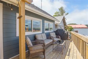 $1,290,000 - 332 Main St<br>Tofino, British Columbia, V0R 2Z0