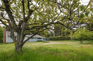 $959,000 - 2555 Departure Bay Rd<br>Nanaimo, British Columbia, V9S 3W2
