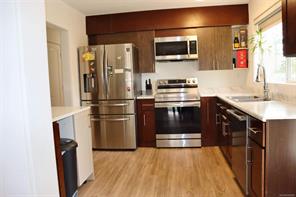 $899,900 - 5221 Metral Dr<br>Nanaimo, British Columbia, V9T 2K7