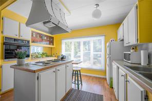 $649,900 - 6011 Pine Ridge Cres<br>Nanaimo, British Columbia, V9T 2N8