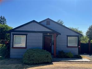 $570,000 - 474 Wakesiah Ave<br>Nanaimo, British Columbia, V9R 3K9