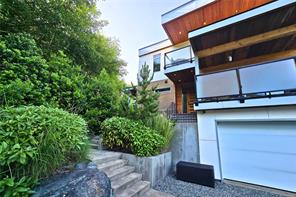 $1,949,000 - 604 Alberto Rd<br>Tofino, British Columbia, V0R 2Z0