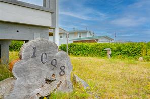 $339,000 - 1098 Sixth Ave<br>Ucluelet, British Columbia, V0R 3A0