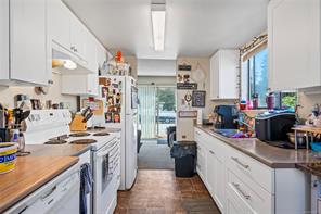 $475,000 - 1060 St. George Cres<br>Nanaimo, British Columbia, V9S 1X1
