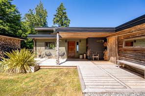$2,799,000 - 100 Arnet Rd<br>Tofino, British Columbia, V0R 2Z0