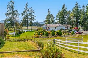 $3,868,000 - 2551 Braun Rd<br>British Columbia, V9X 1W5