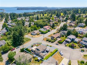 $999,990 - 2839 NEYLAND Rd<br>Nanaimo, British Columbia, V9T 3G2