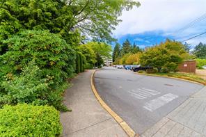 $399,900 - 1685 Estevan Rd<br>Nanaimo, British Columbia, V9S 5V9