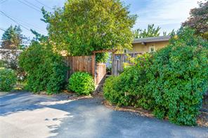 $949,900 - 181 Rosehill St<br>Nanaimo, British Columbia, V9S 1C9