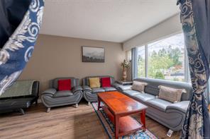 $585,000 - 644 Nova St<br>Nanaimo, British Columbia, V9R 5S7
