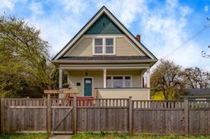 $785,000 - 302 Victoria Rd<br>Nanaimo, British Columbia, V9R 4P9