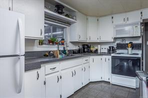 $679,000 - 770 Chelsea St<br>Nanaimo, British Columbia, V9S 1Y3