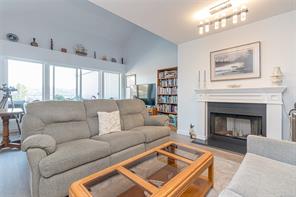 $588,000 - 2560 Departure Bay Rd<br>Nanaimo, British Columbia, V9S 5P1