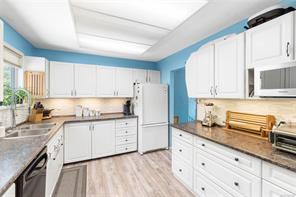 $675,000 - 707 Howard Ave<br>Nanaimo, British Columbia, V9R 3S9