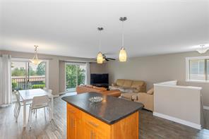 $774,900 - 633 Hillcrest Ave<br>Nanaimo, British Columbia, V9R 3M8