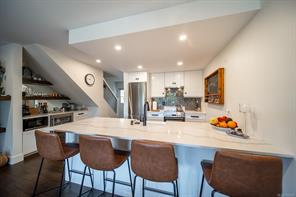 $529,999 - 6073 Pleasant Valley Way<br>Nanaimo, British Columbia, V9T 6E7