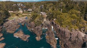 $1,490,000 - 858 Barclay Pl<br>Ucluelet, British Columbia, V0R 3A0