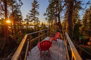 $2,289,000 - 340 Tonquin Park Rd<br>Tofino, British Columbia, V0R 2Z0