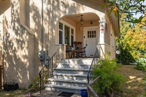 $699,900 - 397 Machleary St<br>Nanaimo, British Columbia, V9R 2G8