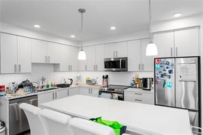 $399,900 - 147 Haliburton St<br>Nanaimo, British Columbia, V9R 4V9