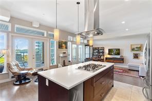 $685,000 - 10 Chapel St<br>Nanaimo, British Columbia, V9R 5H2