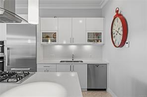 $700,000 - 10 Chapel St<br>Nanaimo, British Columbia, V9R 5H2