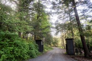 $1,998,000 - 6866 Doumont Rd<br>Nanaimo, British Columbia, V9T 6G9