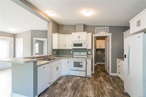 $399,900 - 6325 Metral Dr<br>Nanaimo, British Columbia, V9T 6P9