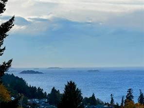 $1,098,000 - 4955 Laguna Way<br>Nanaimo, British Columbia, V9T 5L7