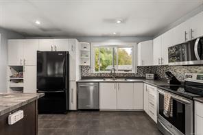 $775,000 - 3086 Shamrock Pl<br>Nanaimo, British Columbia, V9T 2Z6