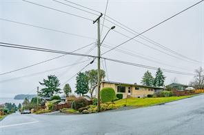 $799,900 - 2620 Glenayr Dr<br>Nanaimo, British Columbia, V9S 3S3