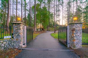 $1,300,000 - 1372 Ivor Rd<br>Nanaimo, British Columbia, V9X 1P7