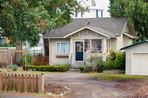 $589,000 - 1986 Estevan Rd<br>Nanaimo, British Columbia, V9S 3Z2