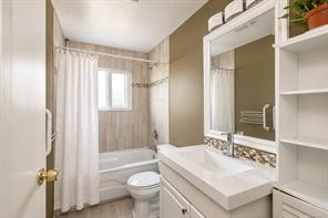 7031 West Saanich Rd — listing photo 17 of 39