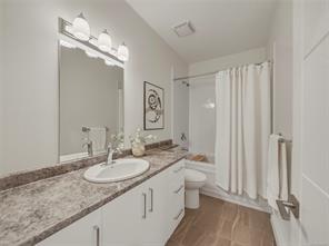 1-4771 Cordova Bay Rd — listing photo 24 of 40