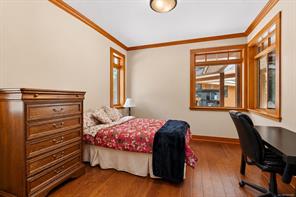 2311 Sylvester Rd — listing photo 14 of 80