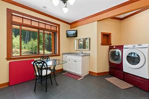 2311 Sylvester Rd — listing photo 15 of 80