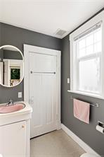 3870 Rowland Ave — listing photo 16 of 54