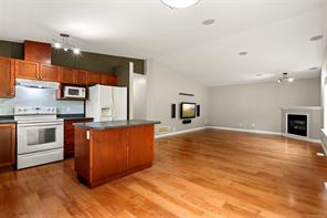 2717 Kendal Ave — listing photo 15 of 34