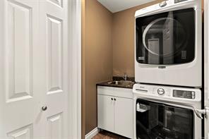 2717 Kendal Ave — listing photo 17 of 34
