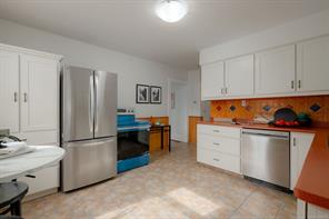 350 Vincent Ave — listing photo 26 of 37