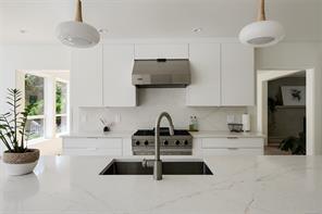3055 Beach Dr — listing photo 19 of 77