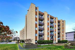 206 1745 Leighton Rd, Victoria