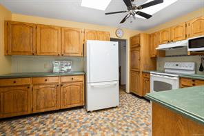 1348 Oakwood Pl — listing photo 19 of 54